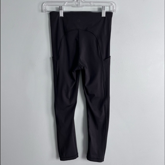 Athleta Ultimate Stash Pocket Capri Solid Black Leggings Active Workout Gym - Picture 12 of 14